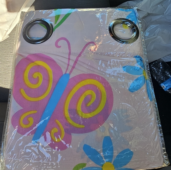 Childrens window curtin - Picture 3 of 3